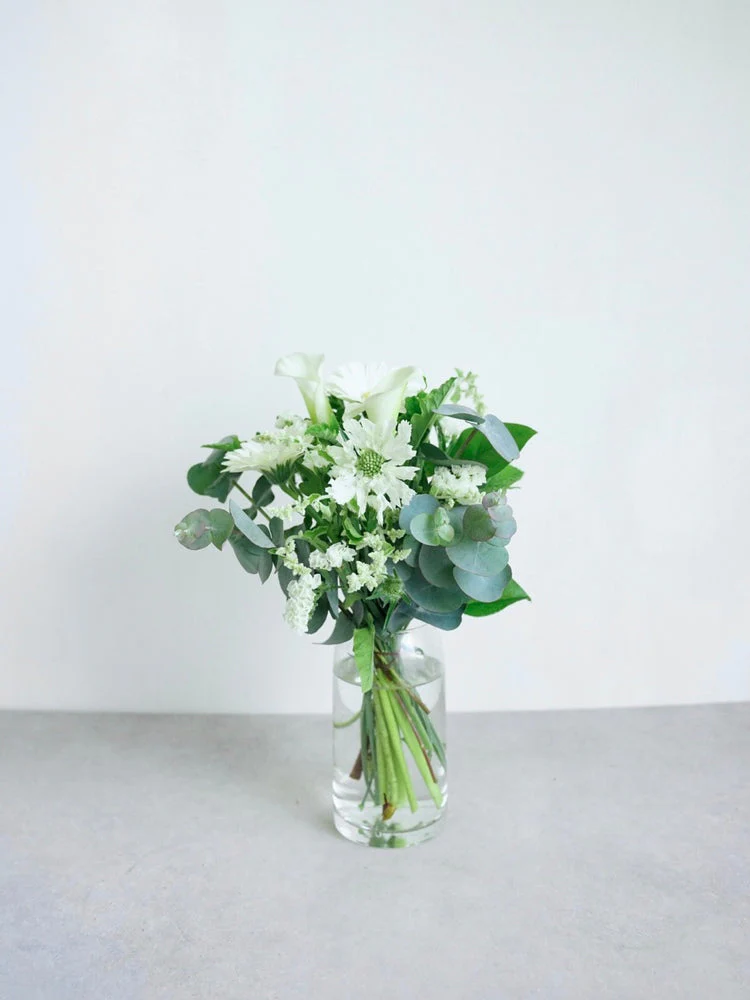 【店舗配送】フローリストにおまかせ 季節の花束 M - グリーン- - Image 27