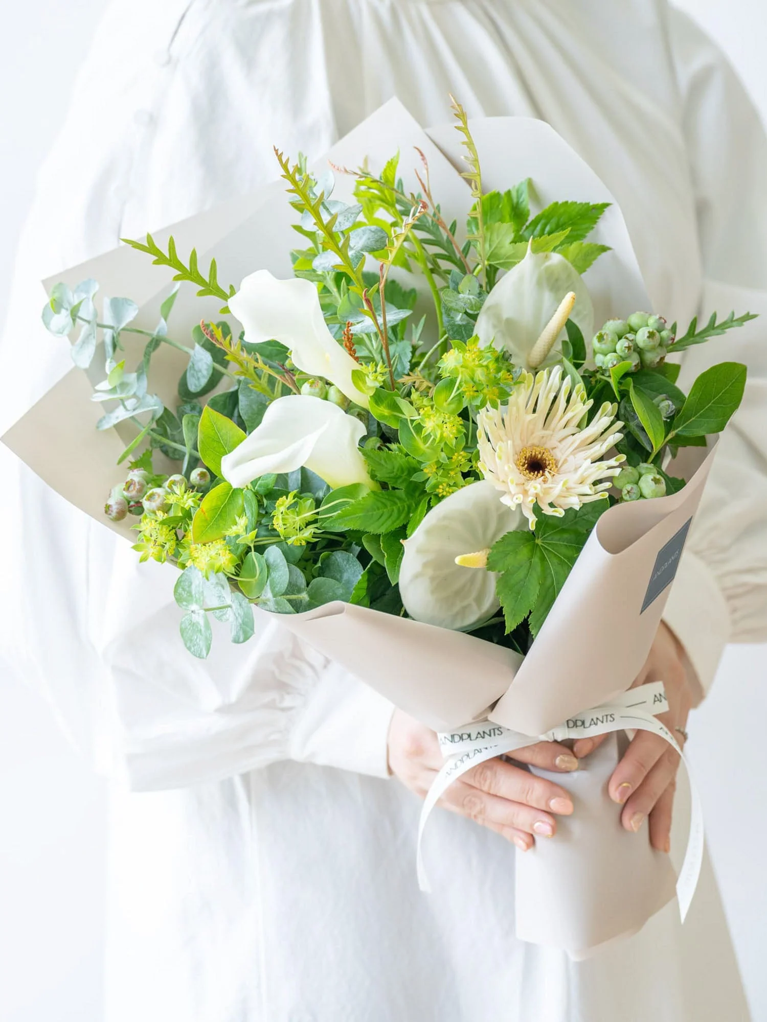 【店舗配送】フローリストにおまかせ 季節の花束 M - グリーン- - Image 34