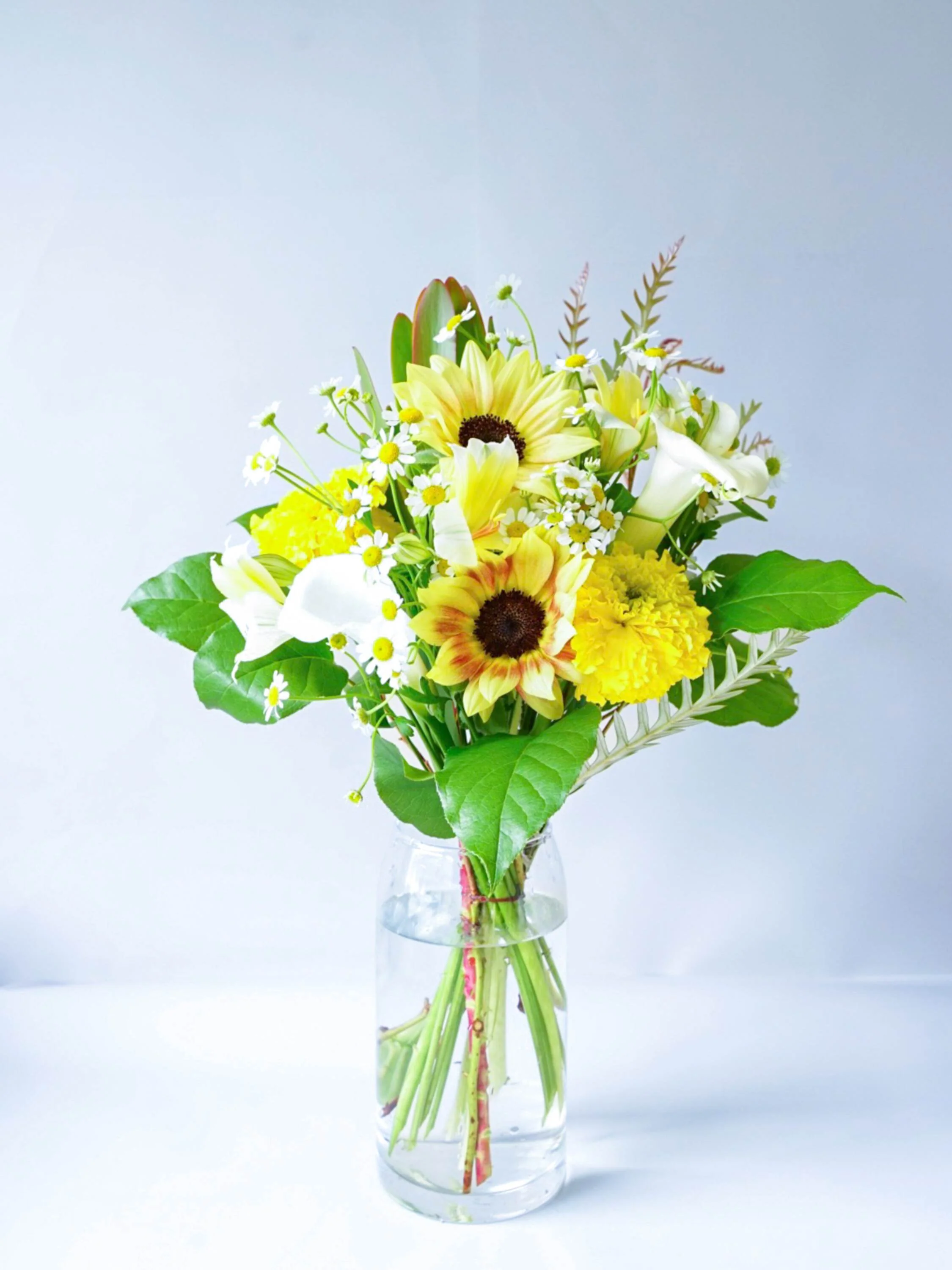 【店舗配送】フローリストにおまかせ 季節の花束 M - イエロー - - Image 37