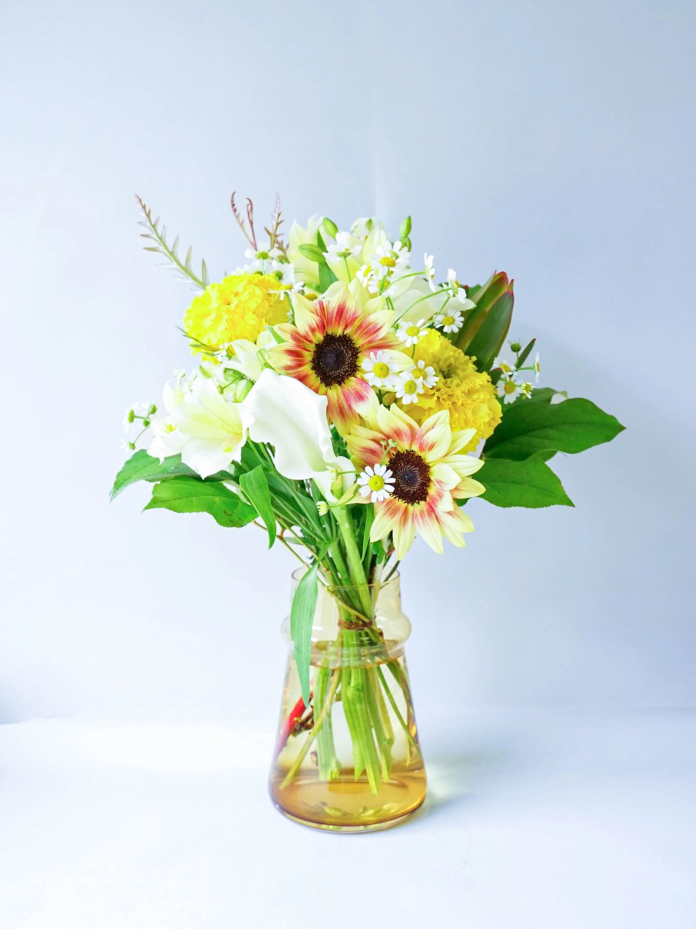 【店舗配送】フローリストにおまかせ 季節の花束 M - イエロー - - Image 38