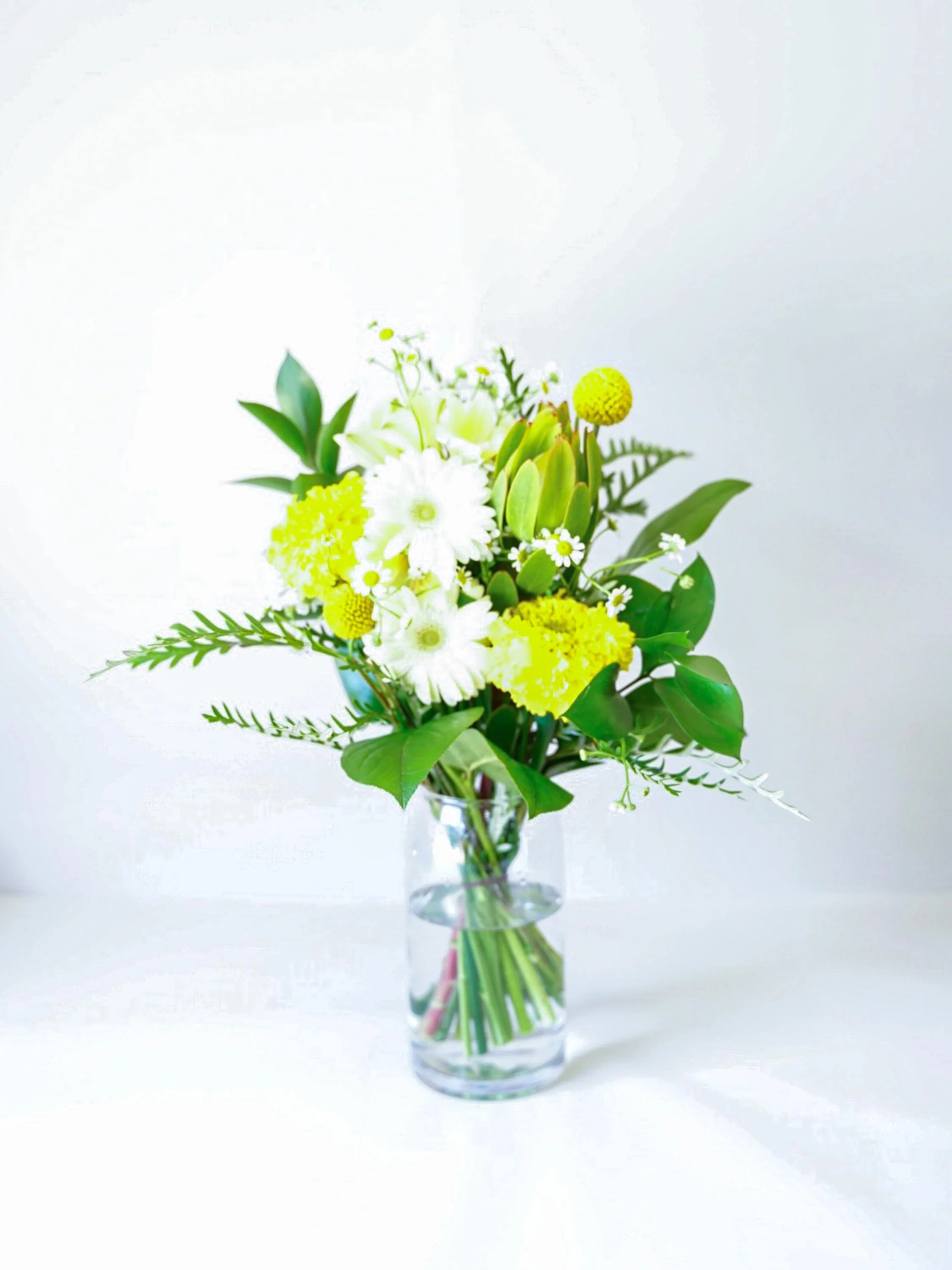 【店舗配送】フローリストにおまかせ 季節の花束 M - イエロー - - Image 39