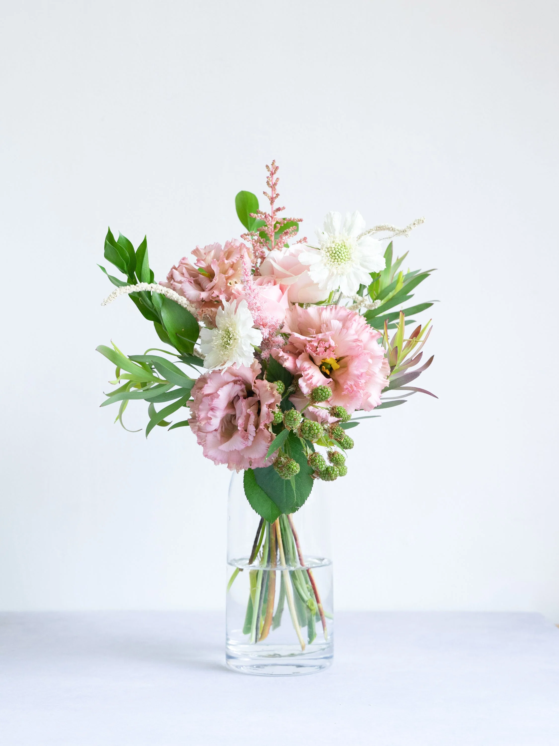 【店舗配送】フローリストにおまかせ 季節の花束 M - ブルー - - Image 17