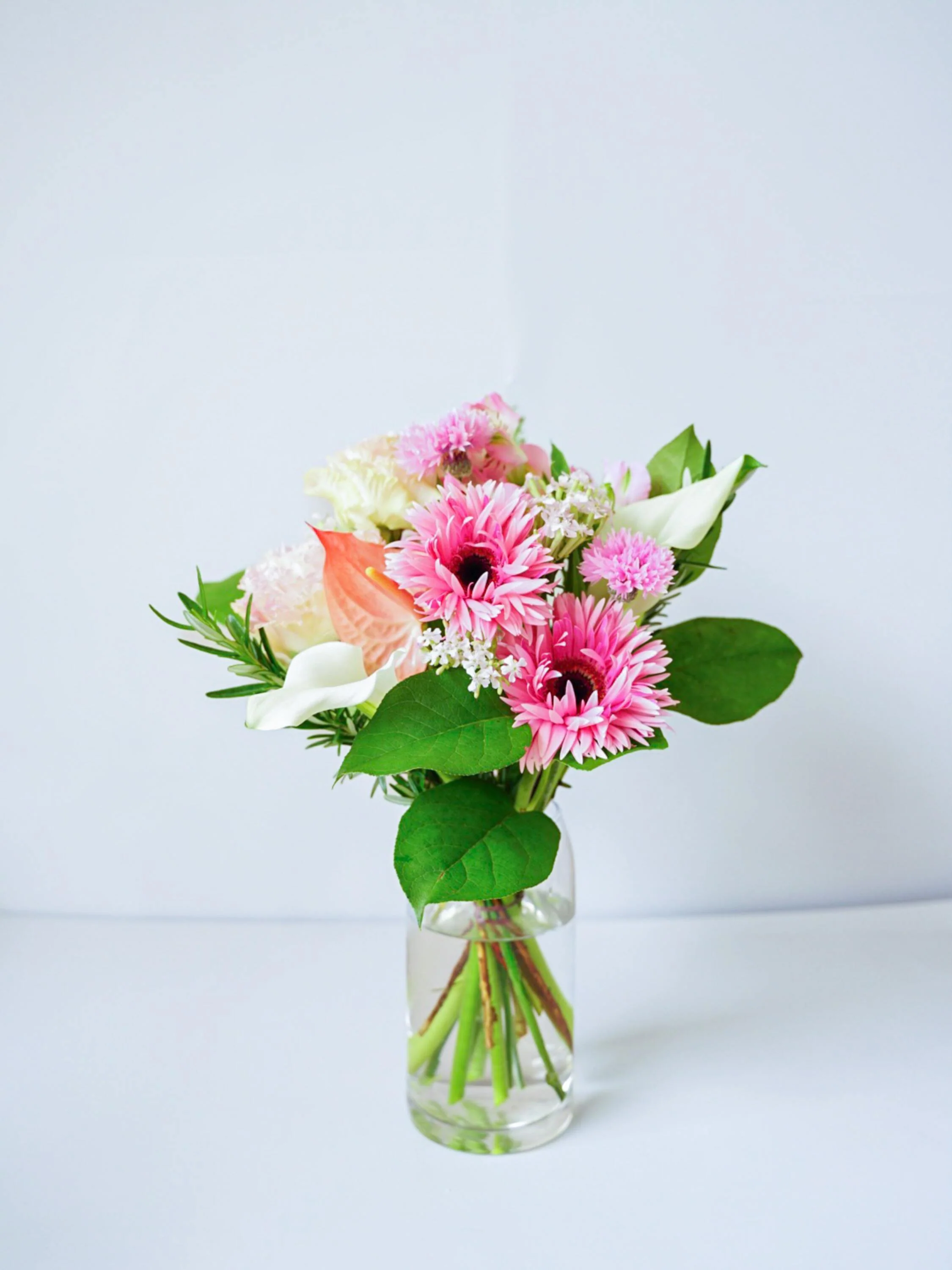 【店舗配送】フローリストにおまかせ 季節の花束 M - ブルー - - Image 25