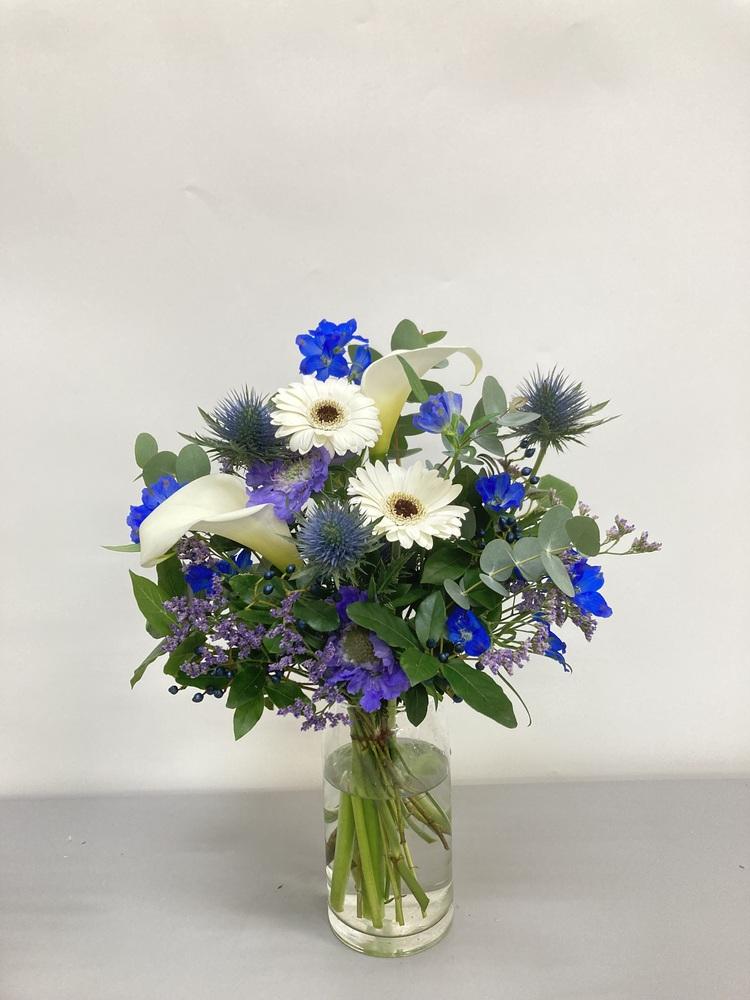 【店舗配送】フローリストにおまかせ 季節の花束 M - ブルー - - Image 32