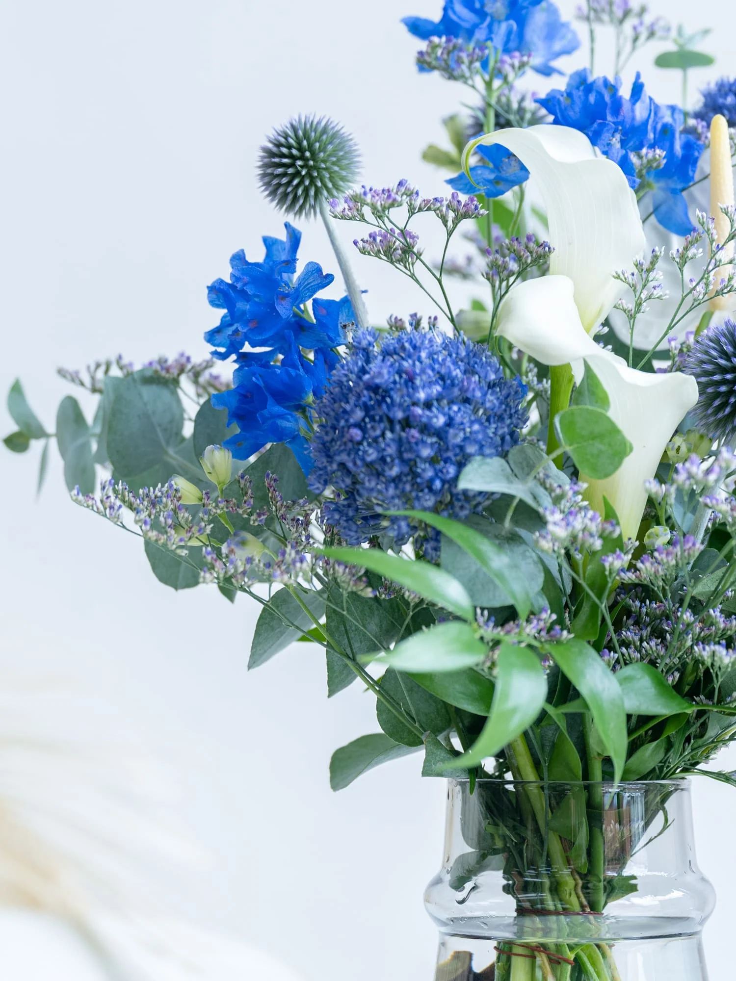 【店舗配送】フローリストにおまかせ 季節の花束 M - ブルー - - Image 4