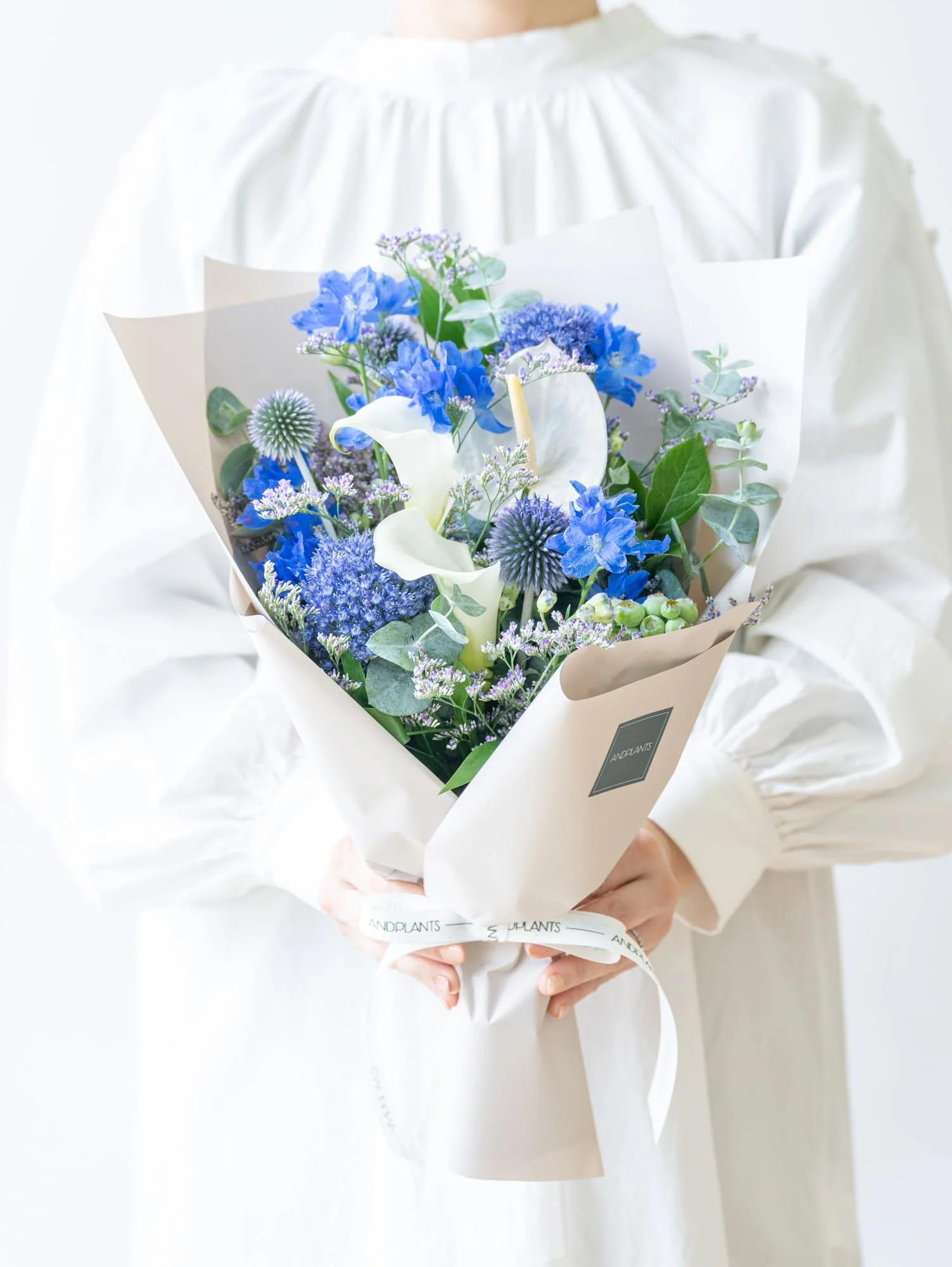 【店舗配送】フローリストにおまかせ 季節の花束 M - ブルー - - Image 5