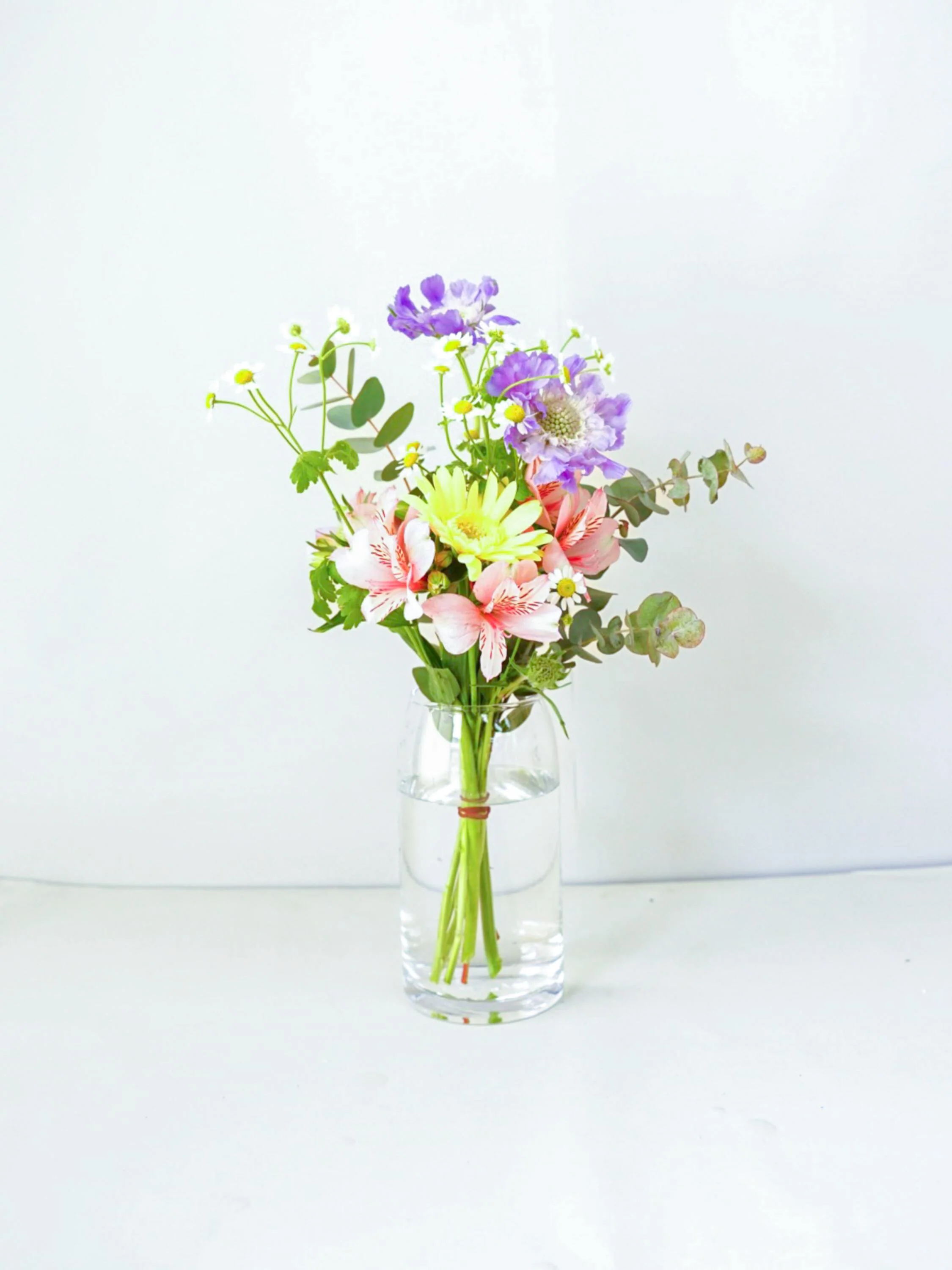 【店舗配送】フローリストにおまかせ 季節の花束 S - ミックス - - Image 23
