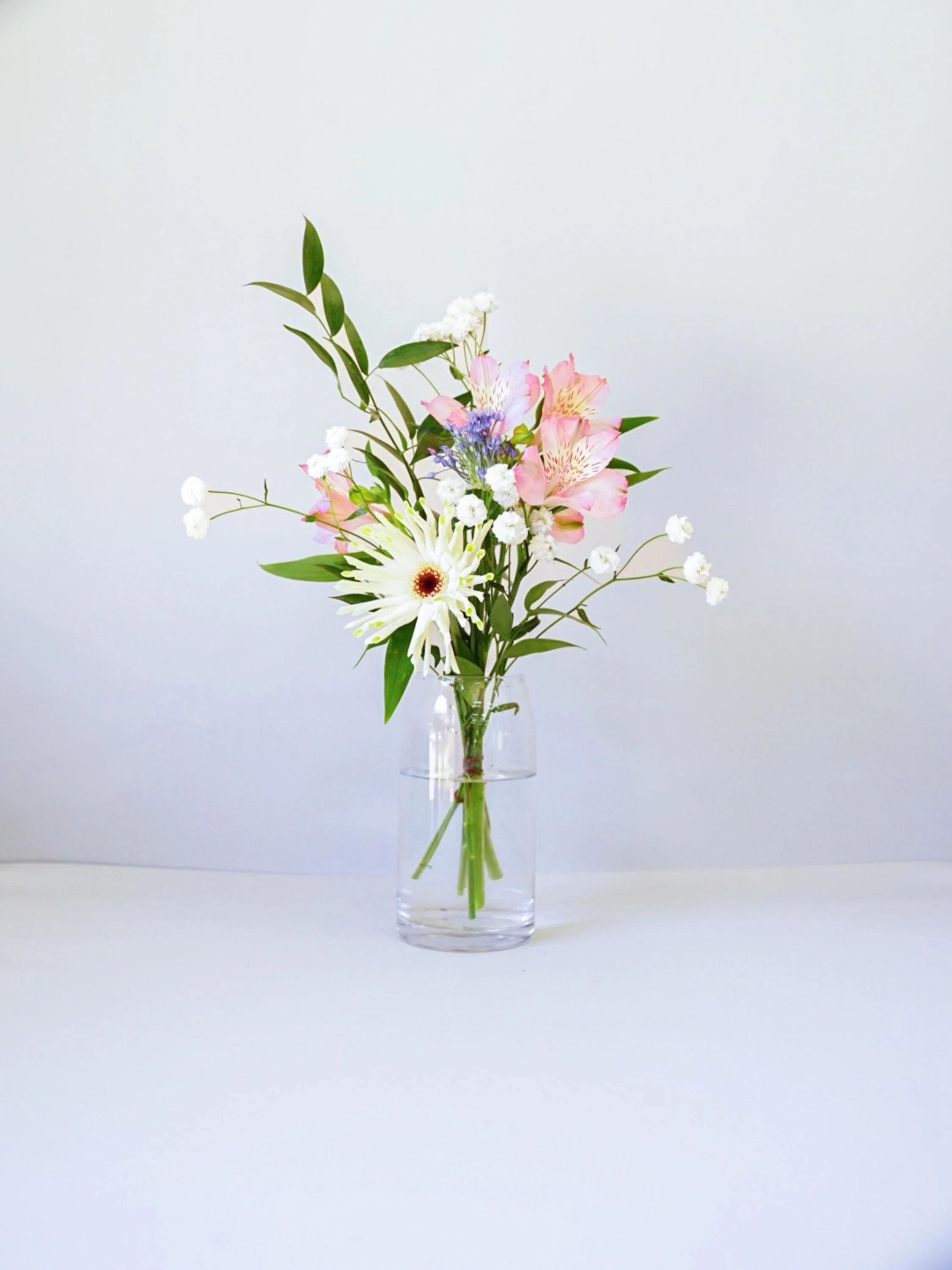 【店舗配送】フローリストにおまかせ 季節の花束 S - ミックス - - Image 25