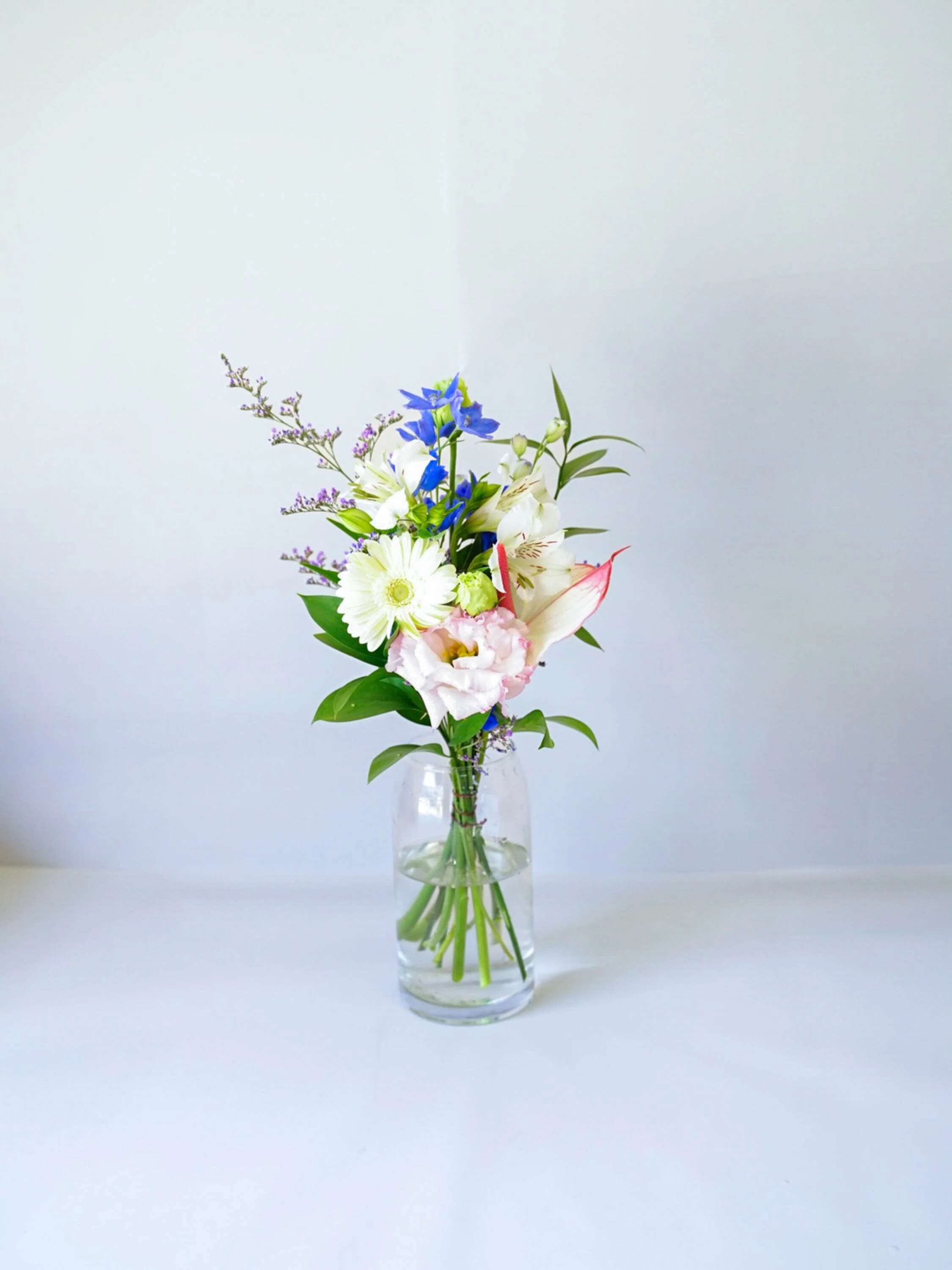 【店舗配送】フローリストにおまかせ 季節の花束 S - ミックス - - Image 30