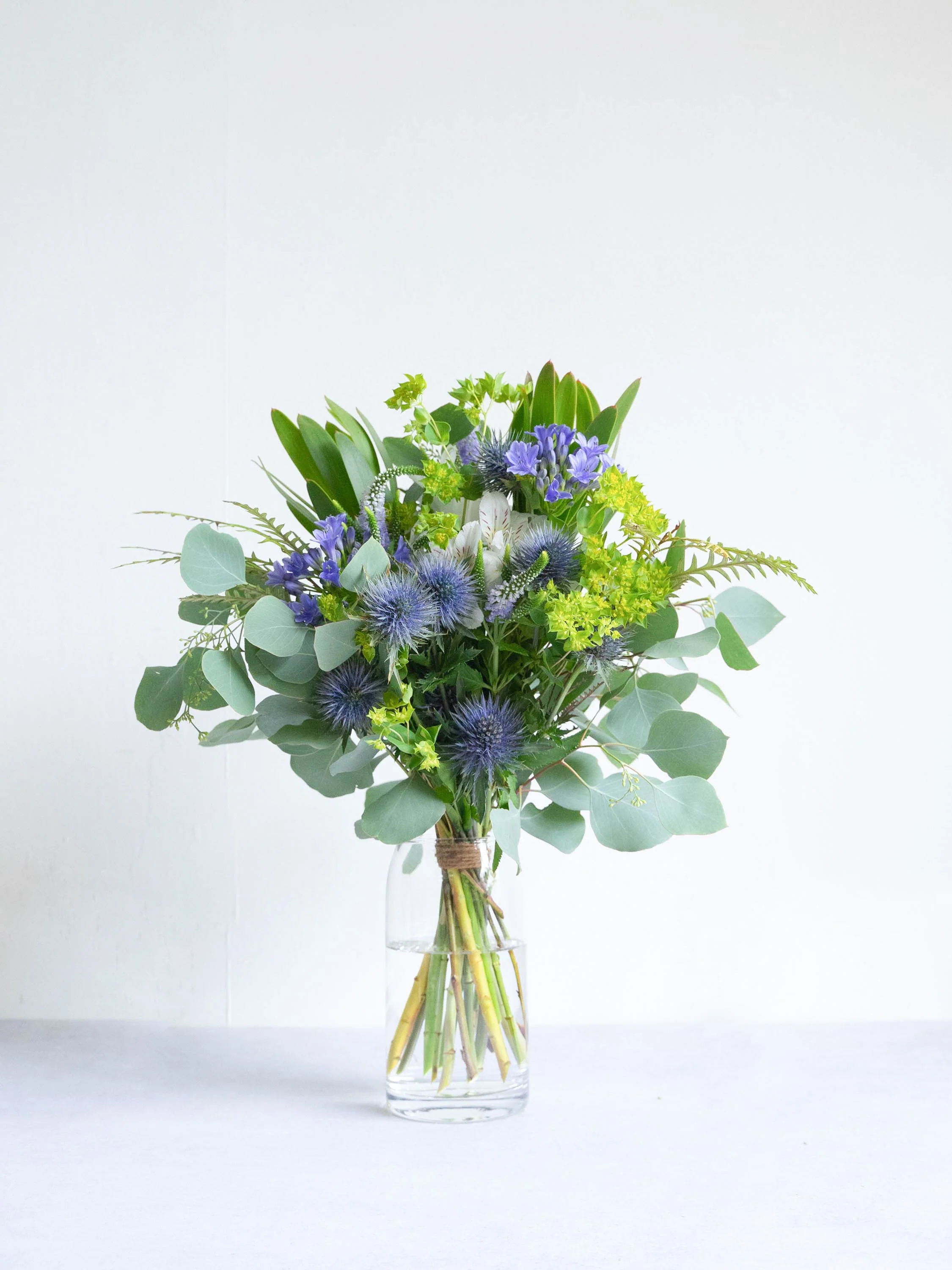 【誕生日ギフト】 フローリストにおまかせ 季節の花束 M - ブルー - - Image 17