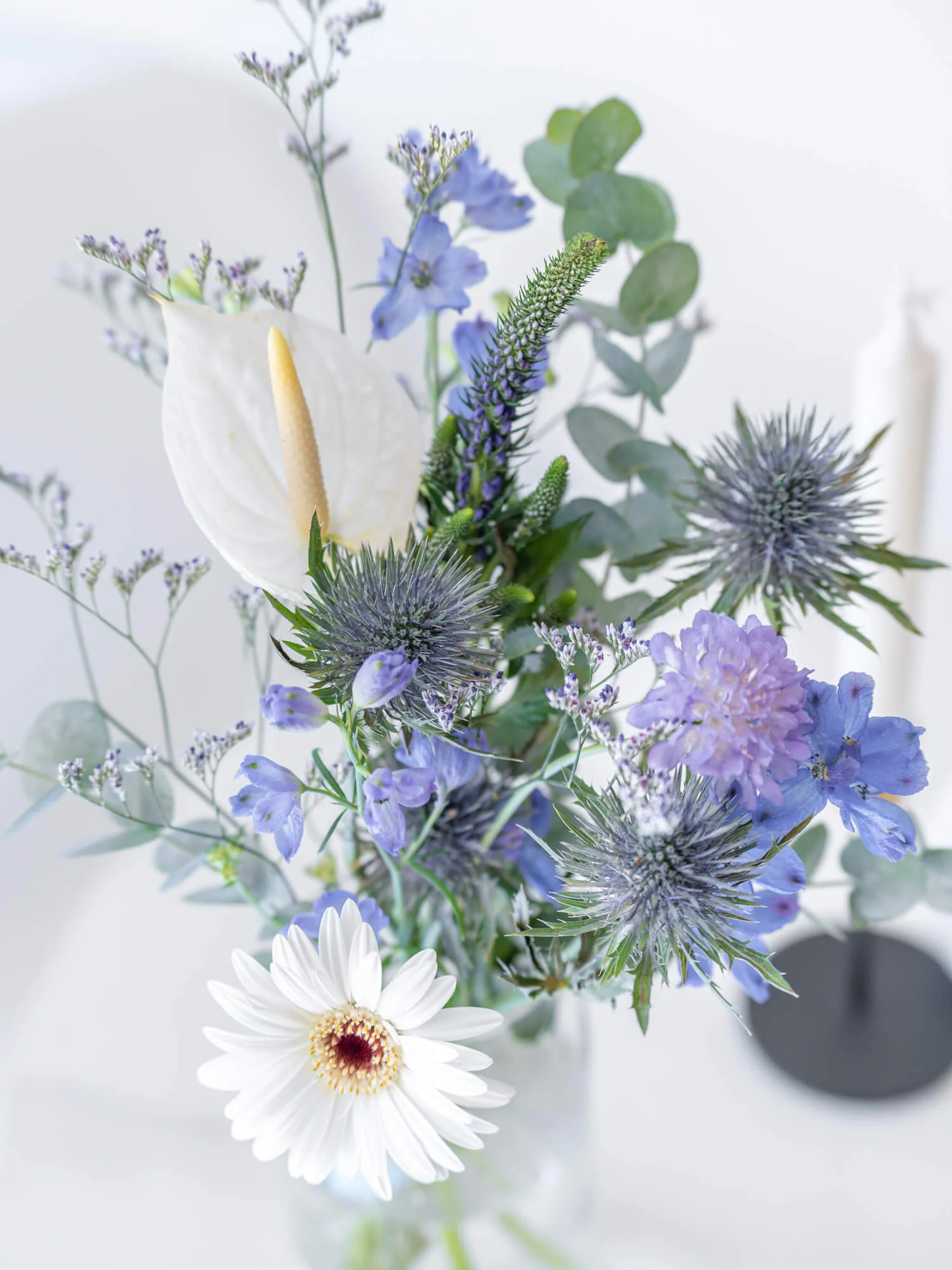 【誕生日ギフト】 フローリストにおまかせ 季節の花束 S - ブルー - - Image 10