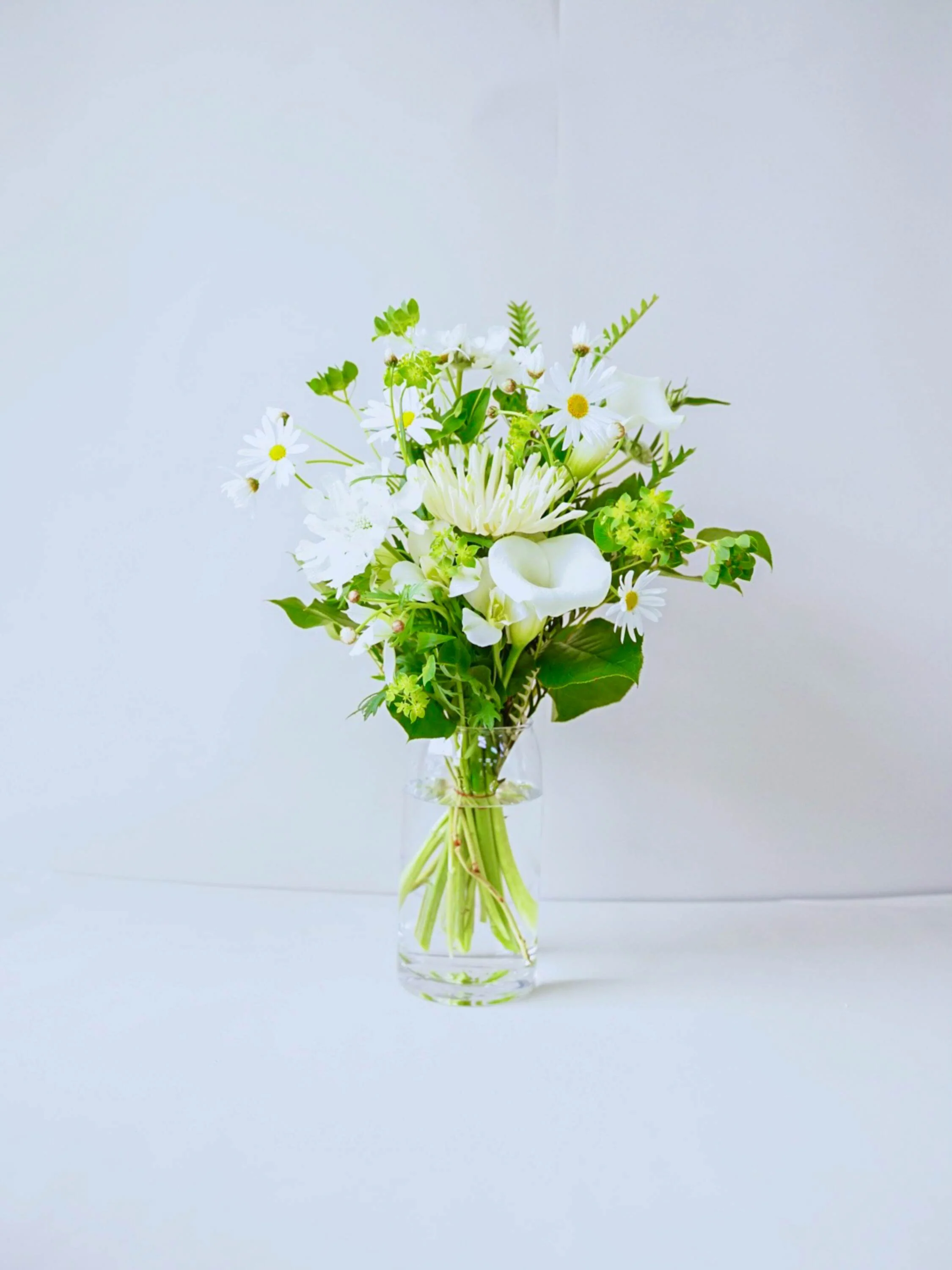 フローリストにおまかせ 季節の花束 M - グリーン&ホワイト - - Image 26