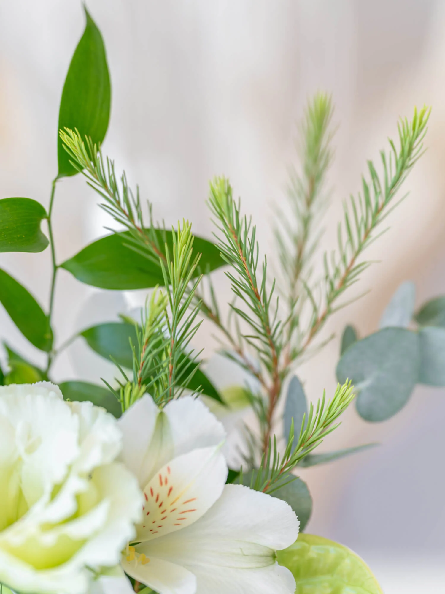 【誕生日ギフト】 フローリストにおまかせ 季節の花束 S - グリーン&ホワイト - - Image 17