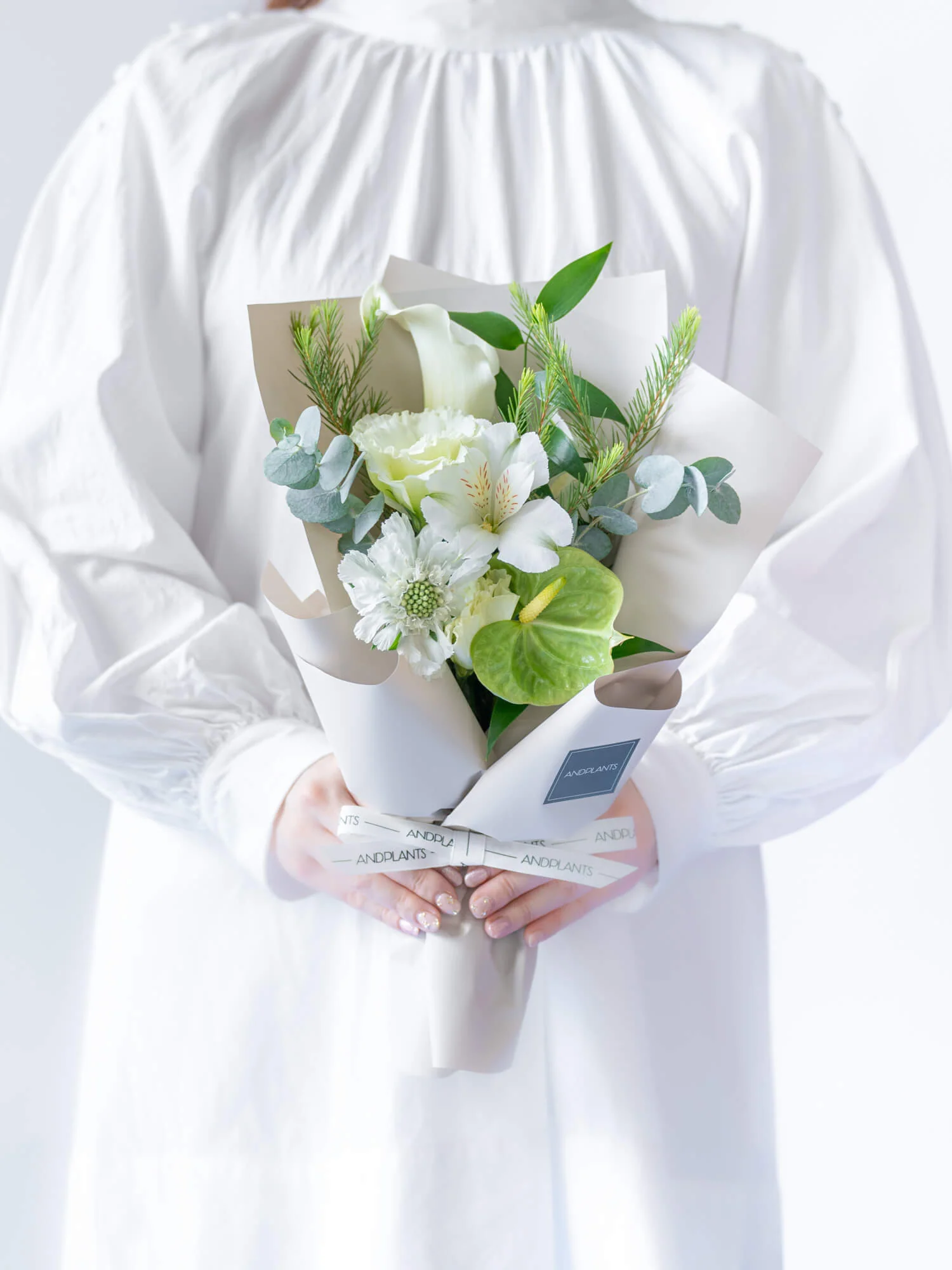 【誕生日ギフト】 フローリストにおまかせ 季節の花束 S - グリーン&ホワイト - - Image 2