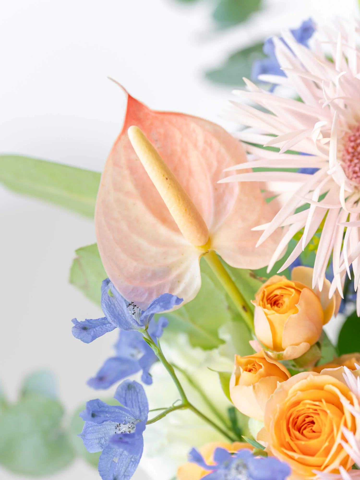 フローリストにおまかせ 季節の花束 M - ミックス - - Image 7