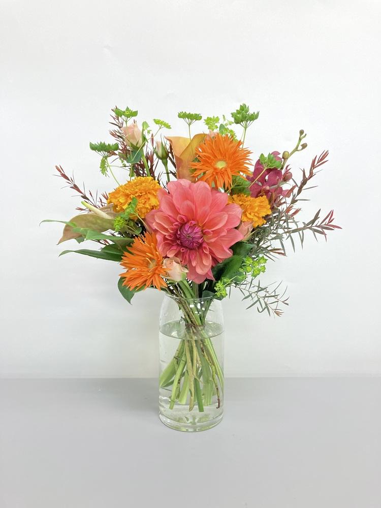 【誕生日ギフト】フローリストにおまかせ 季節の花束 M - オレンジ - - Image 35