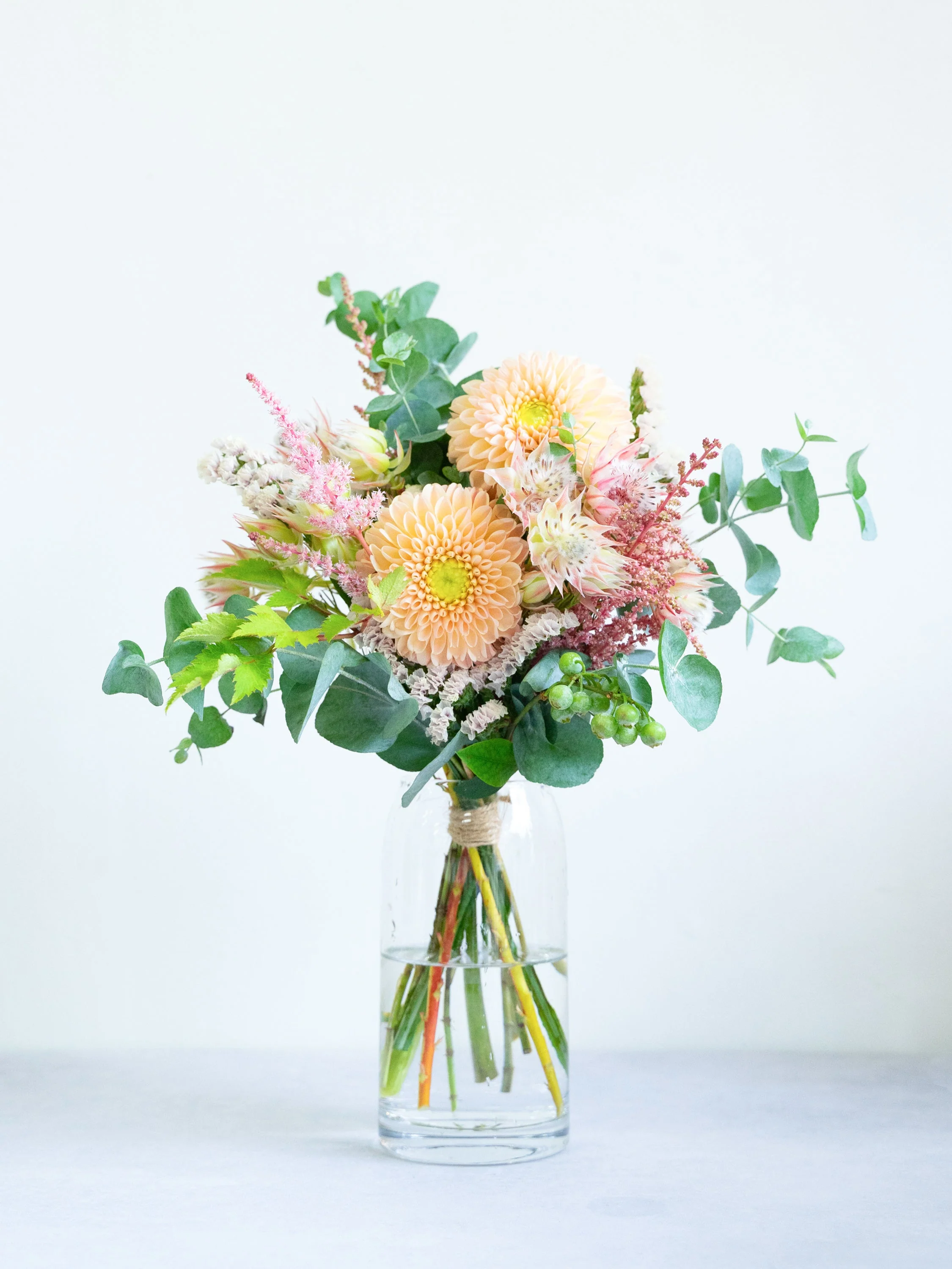 【誕生日ギフト】フローリストにおまかせ 季節の花束 M - ピンク - - Image 23
