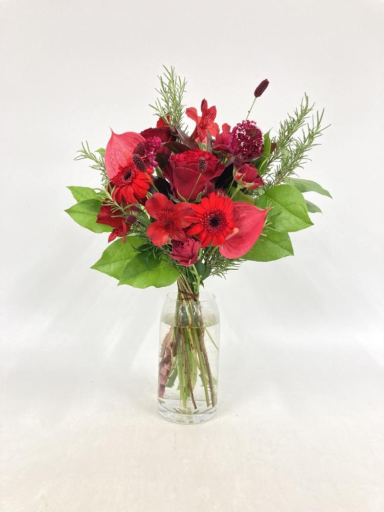 フローリストにおまかせ 季節の花束 M - レッド - - Image 16