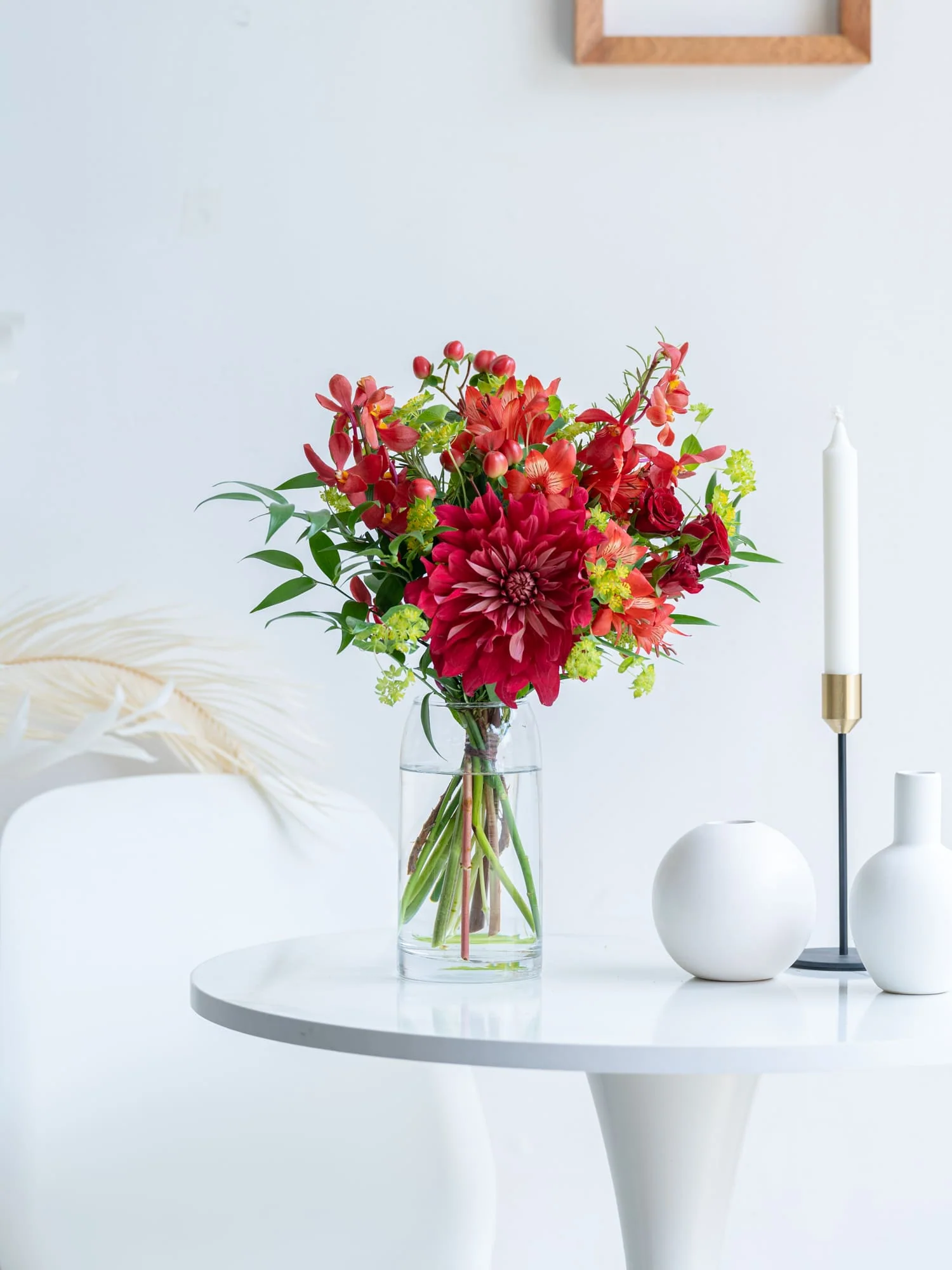 【誕生日ギフト】 フローリストにおまかせ 季節の花束 M - レッド - - Image 16
