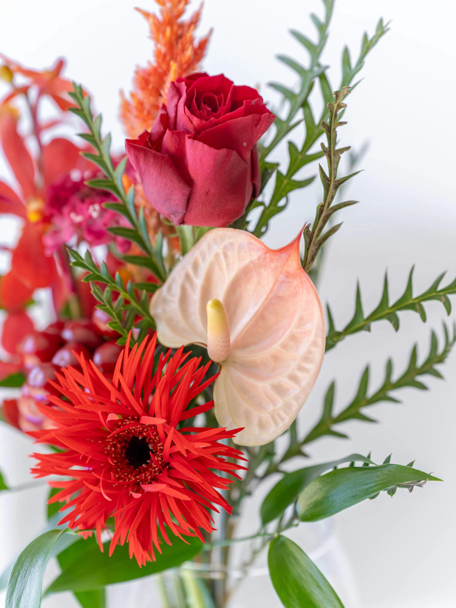 フローリストにおまかせ 季節の花束 S - レッド - - Image 15