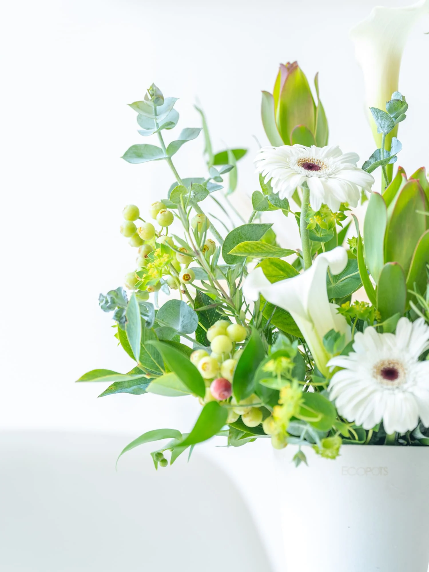 季節のおまかせ生花アレンジ M - グリーン&ホワイト - - Image 3