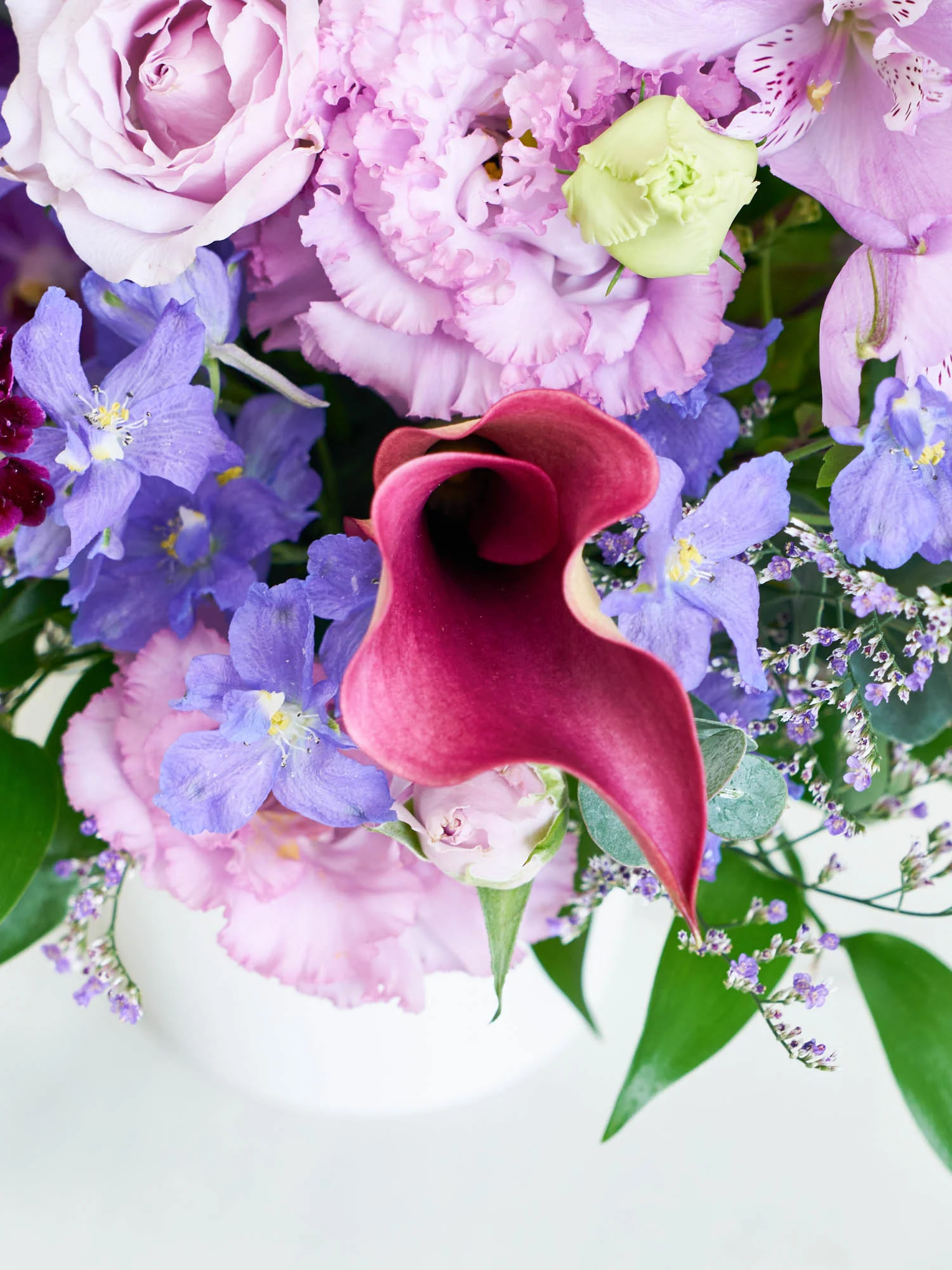 季節のおまかせ生花アレンジ M - パープル - - Image 6