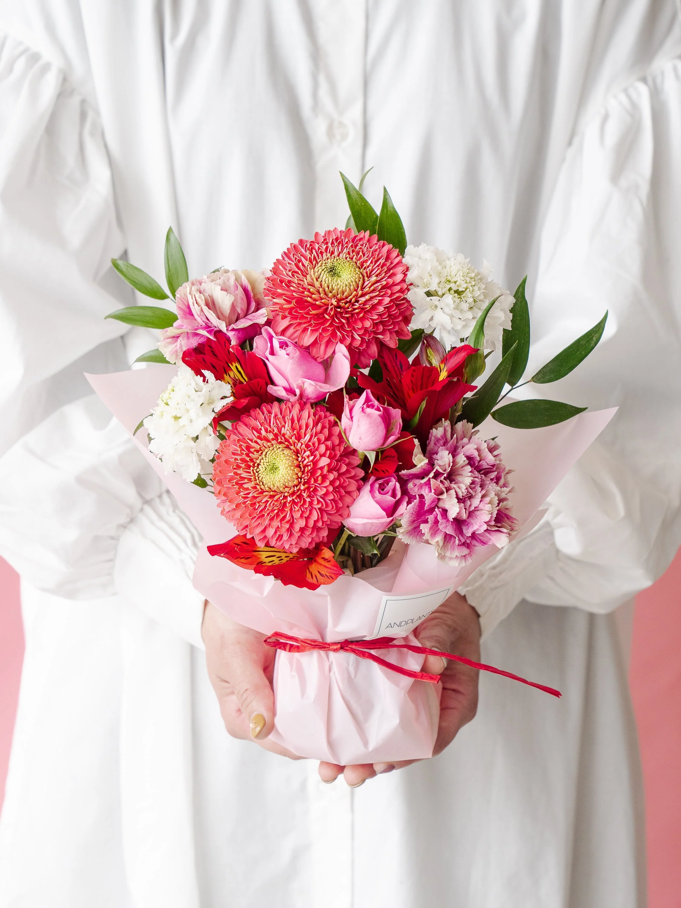【母の日】OSAJI「ハンドクリーム」とそのまま飾れる花束のセット - Image 3
