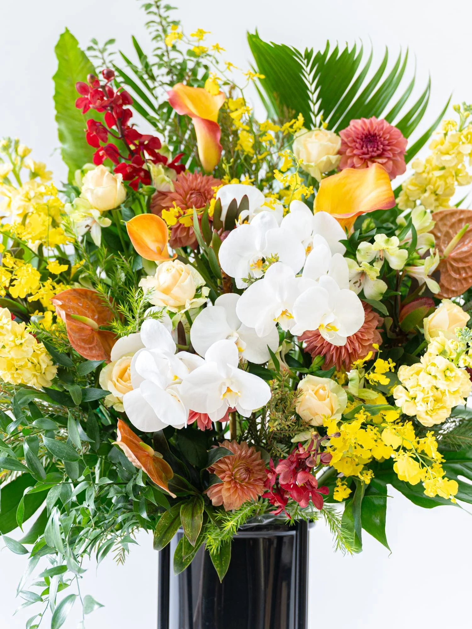 季節のおまかせスタンド花 1段 / 胡蝶蘭入り - ミックス - - Image 4